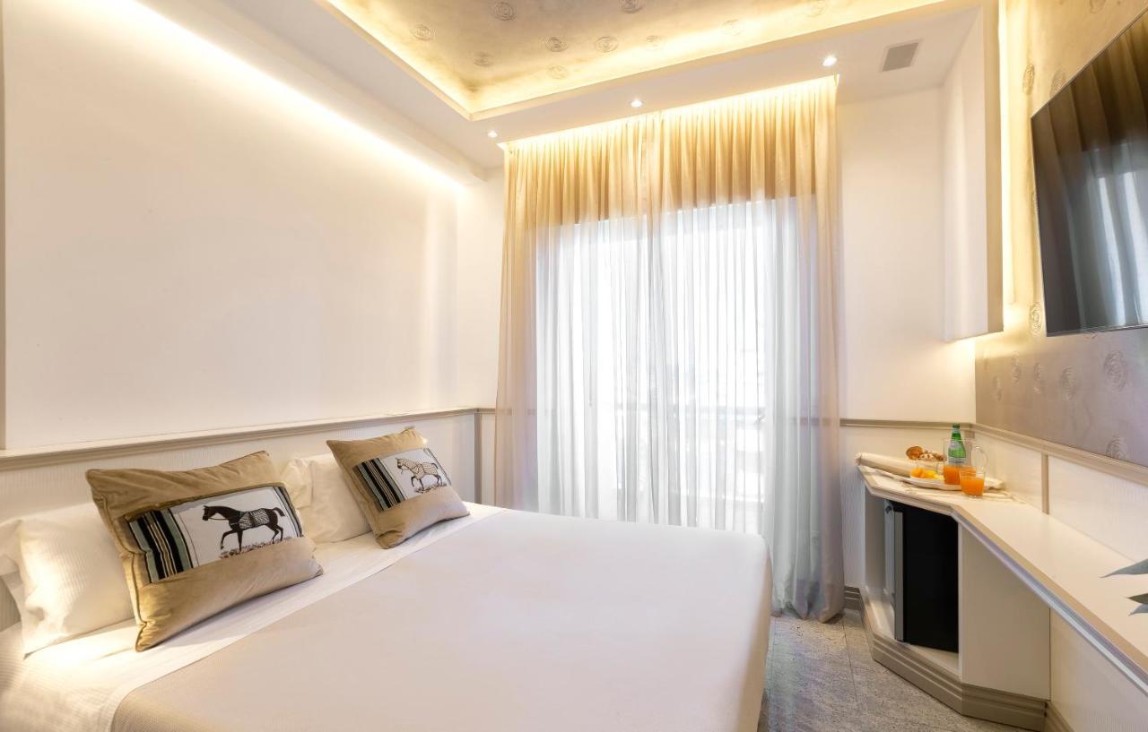 Hotel Feldberg Riccione Bagian luar foto