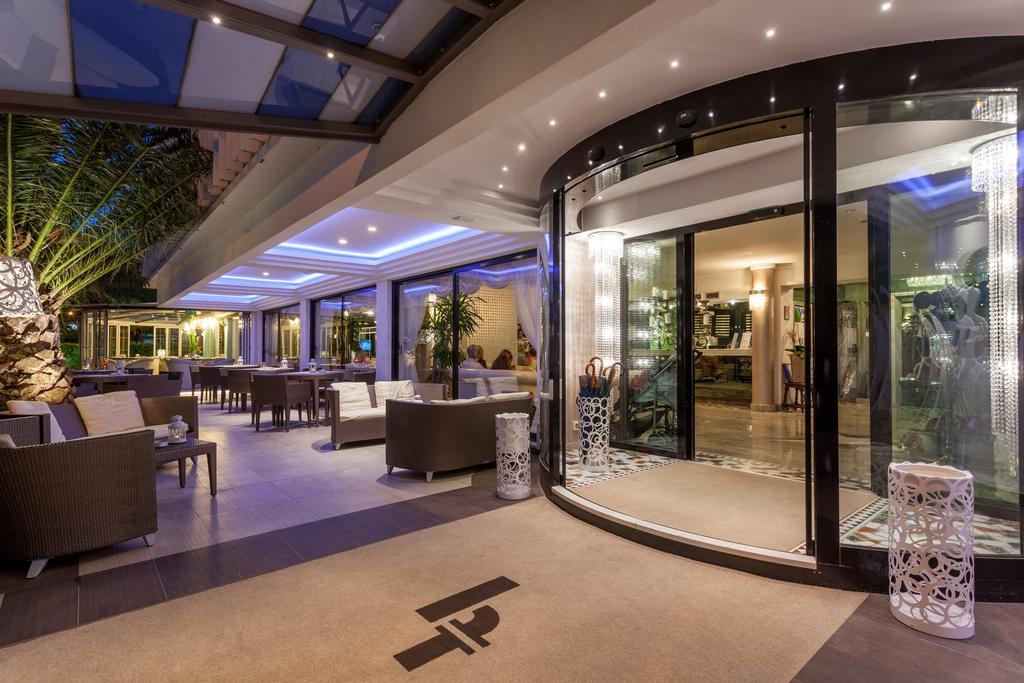 Hotel Feldberg Riccione Bagian luar foto