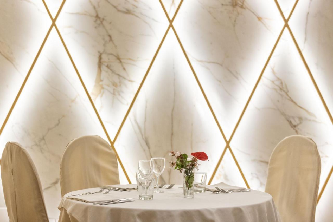 Hotel Feldberg Riccione Bagian luar foto
