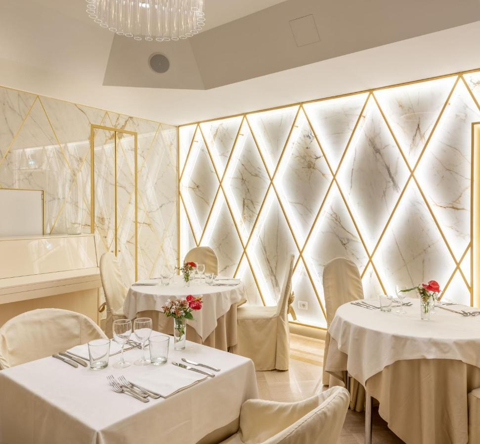 Hotel Feldberg Riccione Bagian luar foto