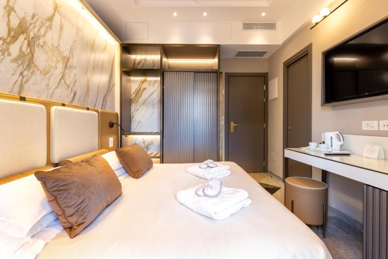 Hotel Feldberg Riccione Bagian luar foto
