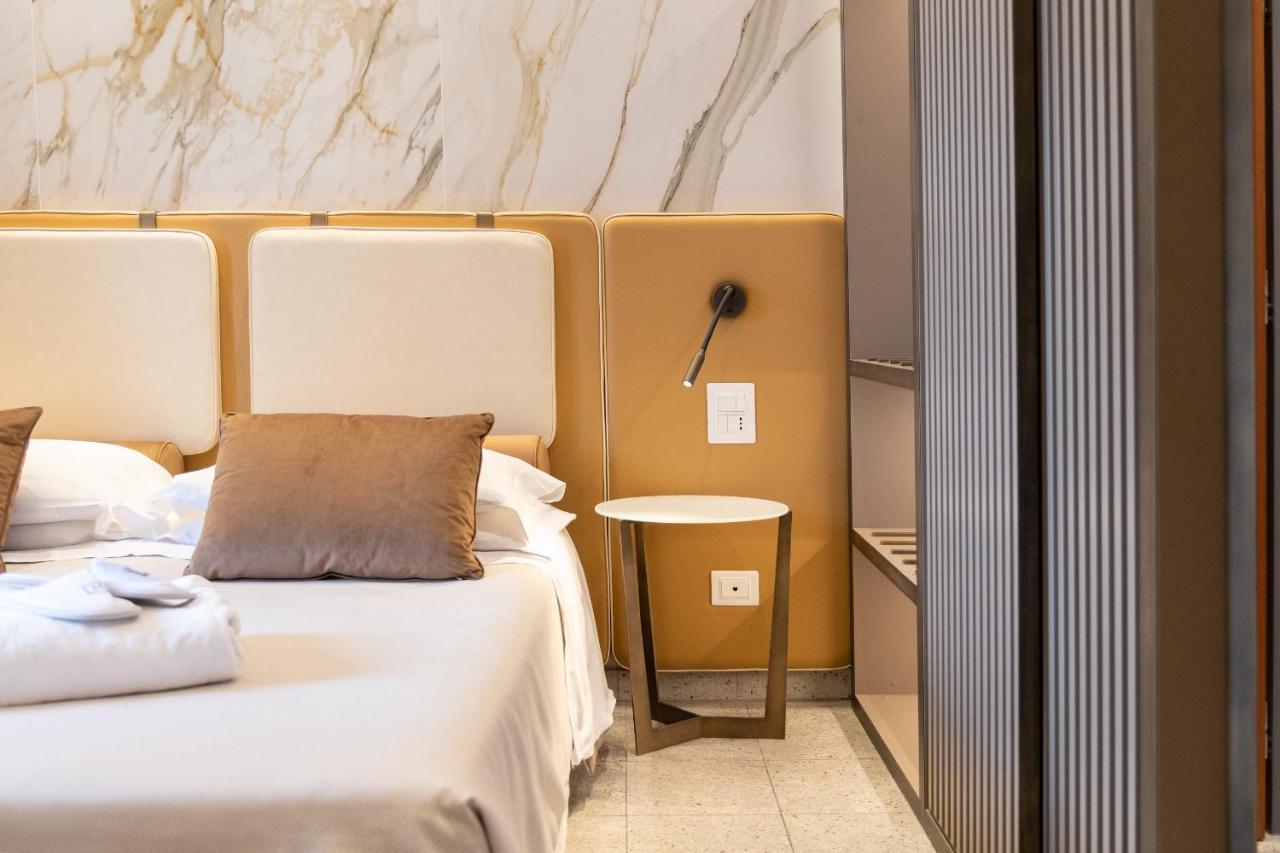 Hotel Feldberg Riccione Bagian luar foto