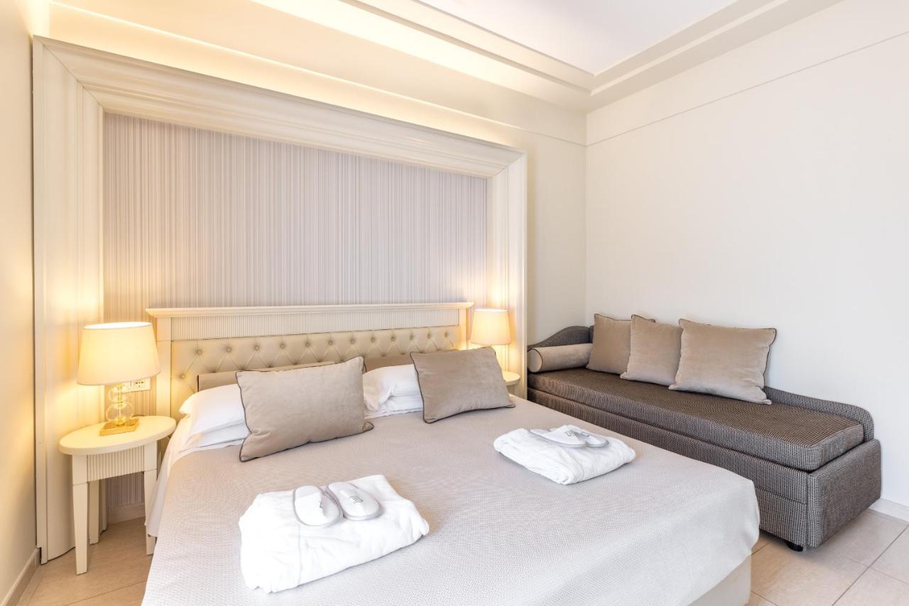 Hotel Feldberg Riccione Bagian luar foto