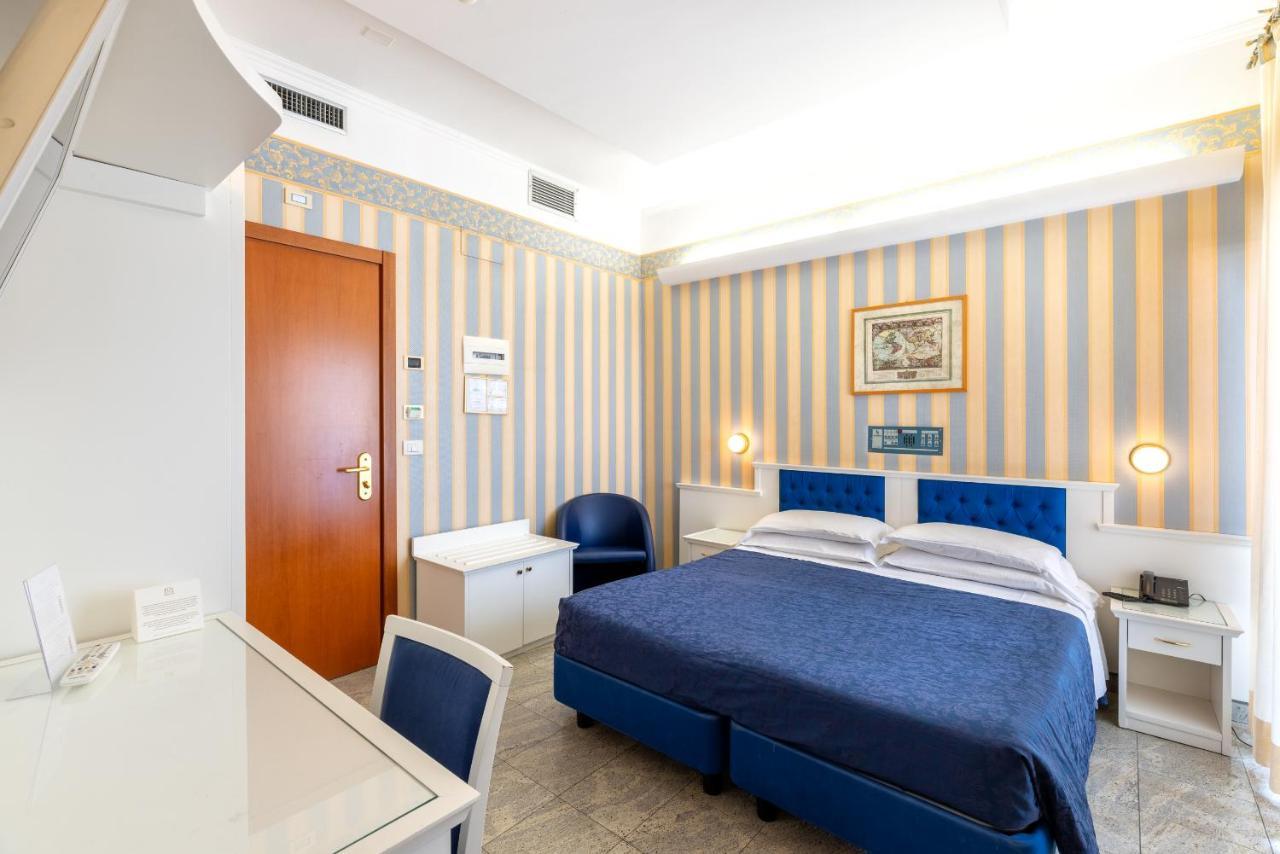 Hotel Feldberg Riccione Bagian luar foto