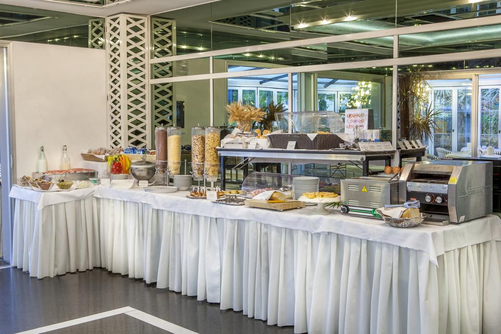 Hotel Feldberg Riccione Bagian luar foto