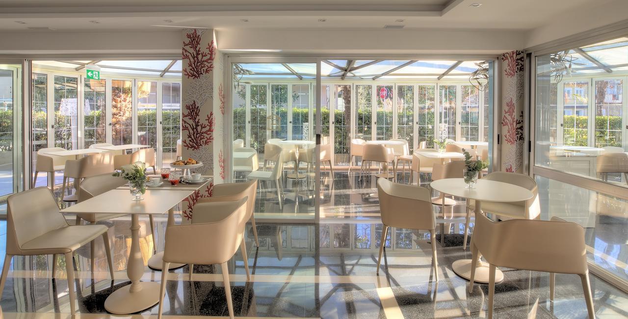 Hotel Feldberg Riccione Bagian luar foto