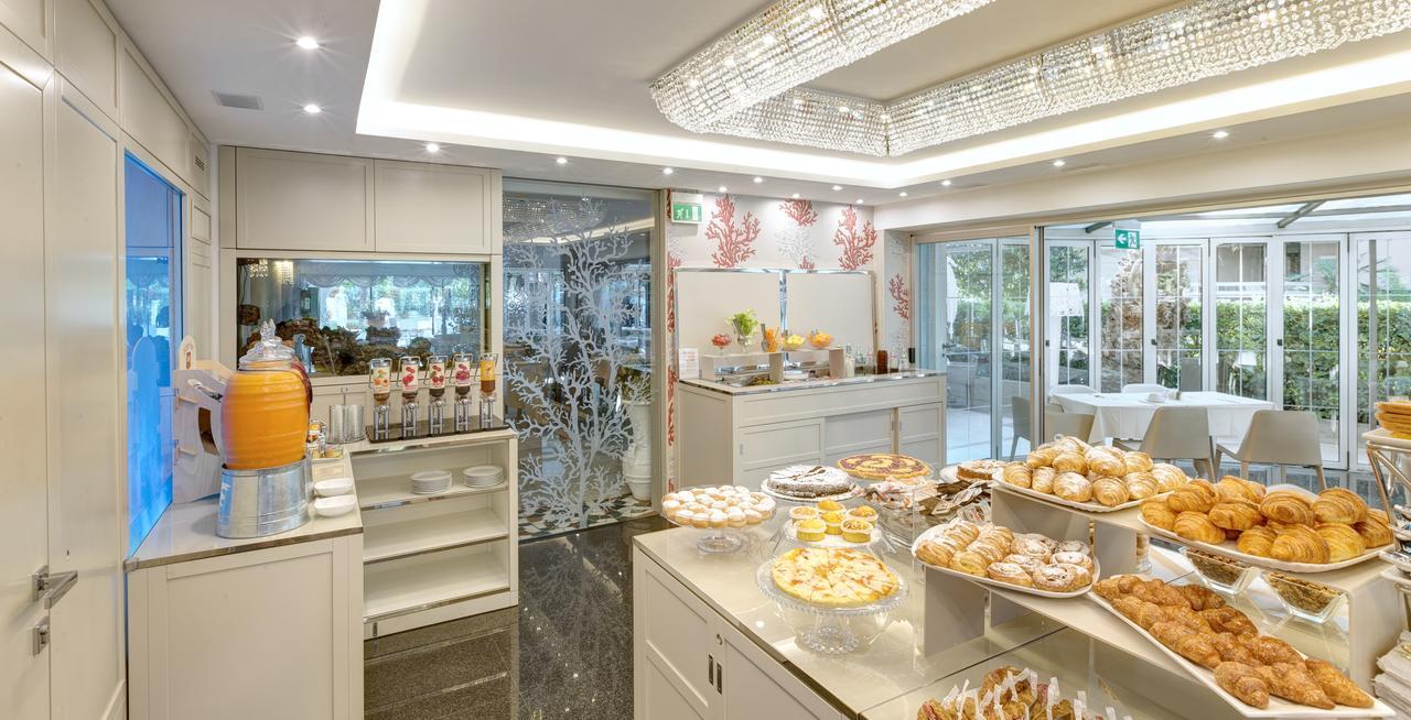 Hotel Feldberg Riccione Bagian luar foto