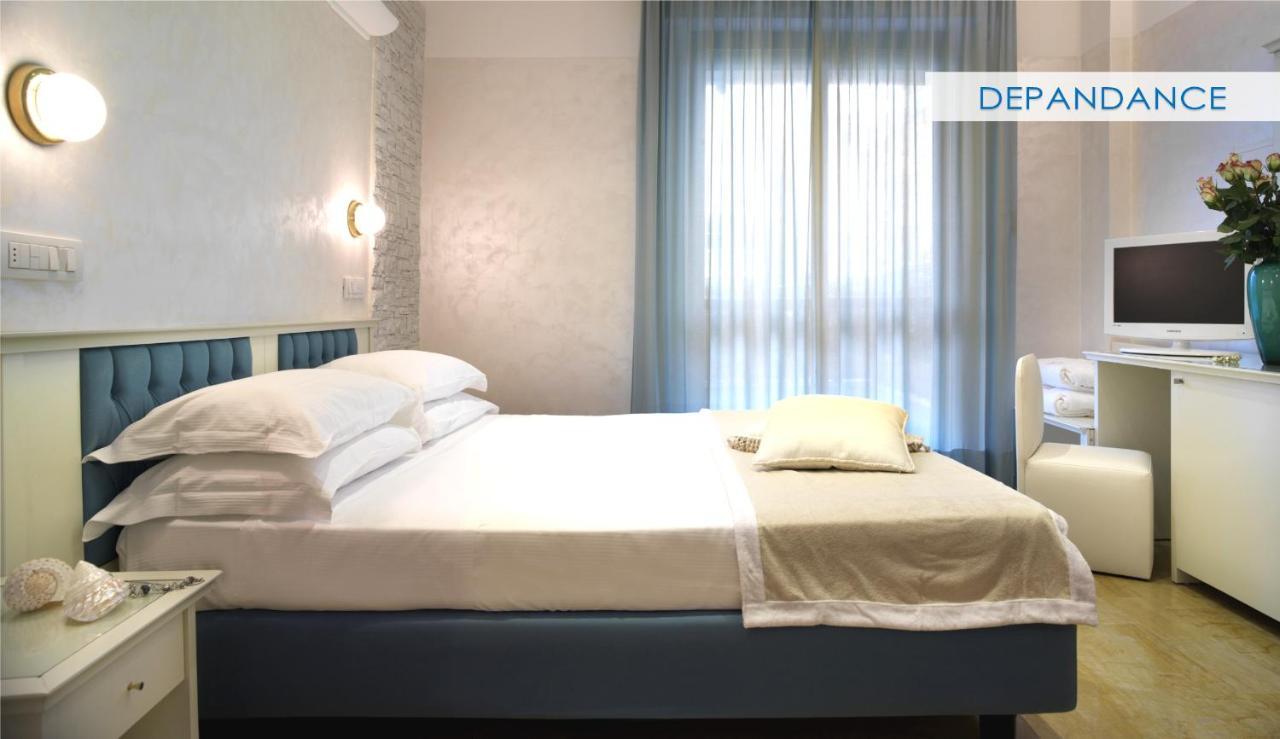 Hotel Feldberg Riccione Bagian luar foto