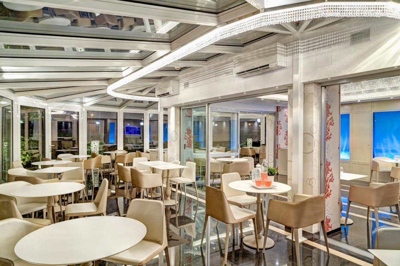 Hotel Feldberg Riccione Bagian luar foto