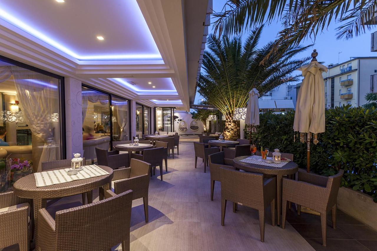Hotel Feldberg Riccione Bagian luar foto