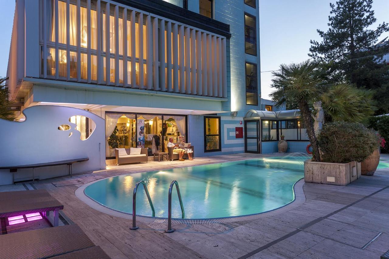 Hotel Feldberg Riccione Bagian luar foto